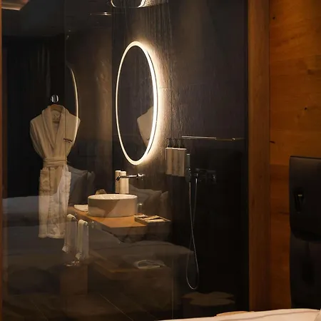 מלון Swissotel Damian Jasna 5*