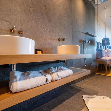 Swissotel Damian Jasna מלון 5*