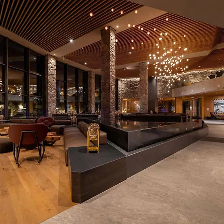 Swissotel Damian Jasna デマノブスカ・ドリーナ