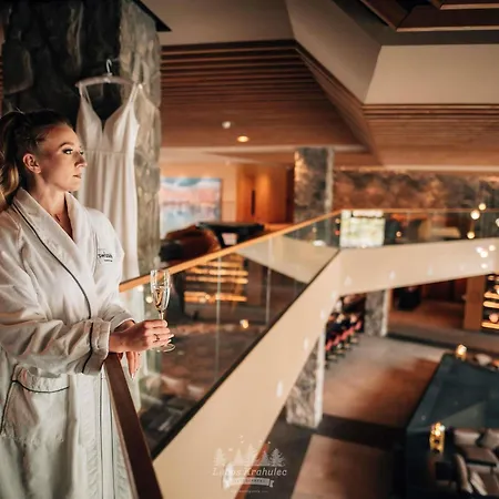Swissotel Damian Jasna デマノブスカ・ドリーナ